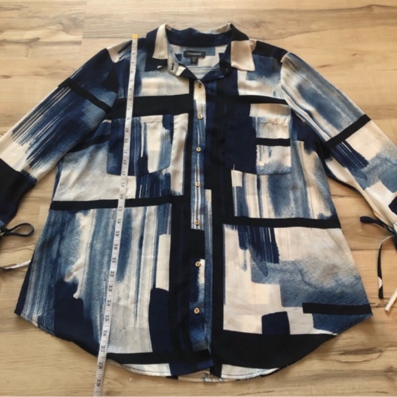 Le chateau Blue Abstract Blouse - Picture 4 of 9